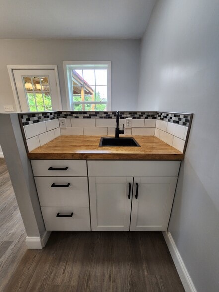 Wet Bar - 629 Central Ave