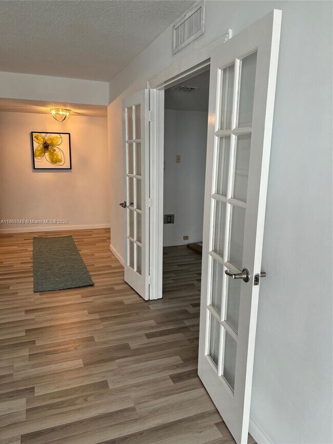 Building Photo - 18041 Biscayne Blvd