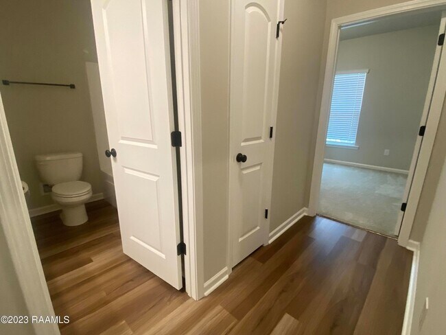 Building Photo - 204 Sparkling Meadows Ln
