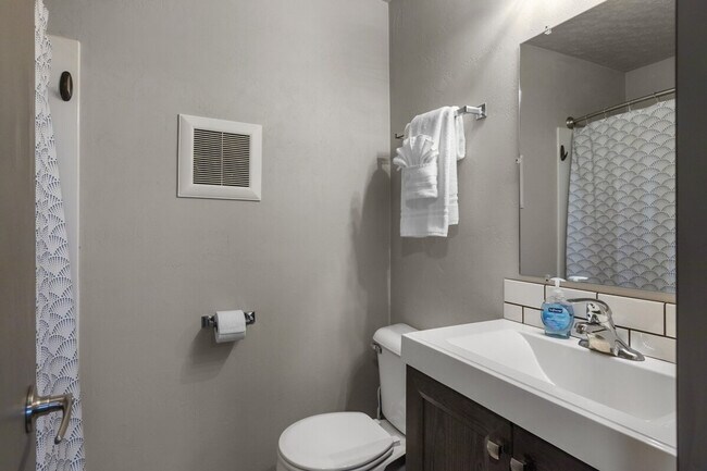 Building Photo - 1800 E Northland Ave