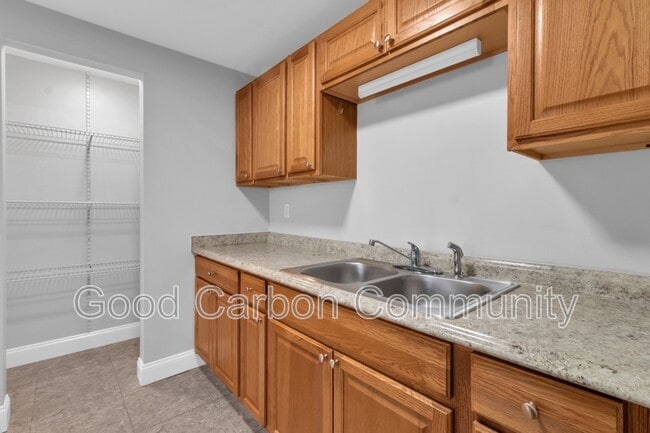 Building Photo - 5450 Creekside Ct