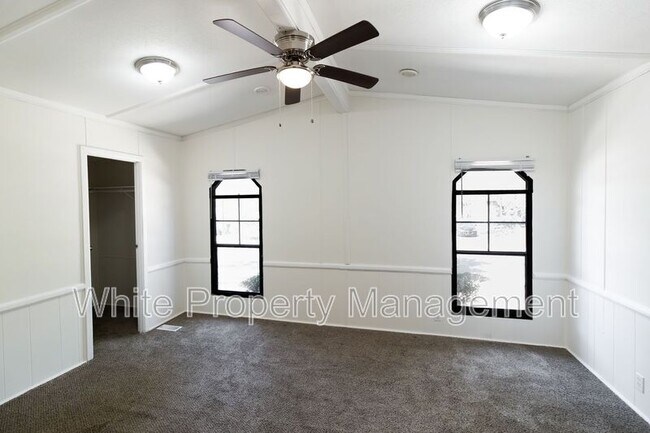 Building Photo - 1172 Southwood Dr