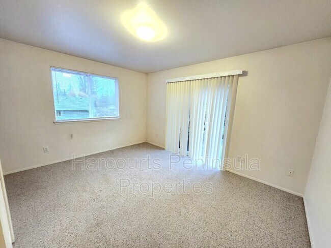 Building Photo - 24550 S Kingston Rd NE