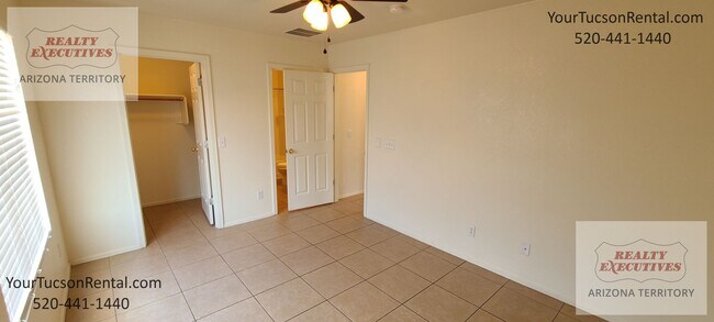 Building Photo - Valencia Rd & Headley Rd 3/2 - All tile fl...