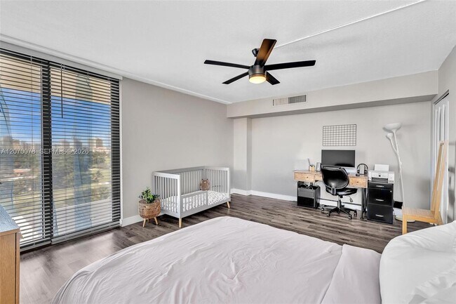 Building Photo - 3375 N Country Club Dr