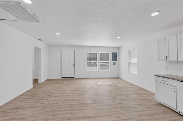 Building Photo - 631 Baker St