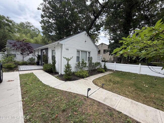 Building Photo - 185 Elmwood Rd