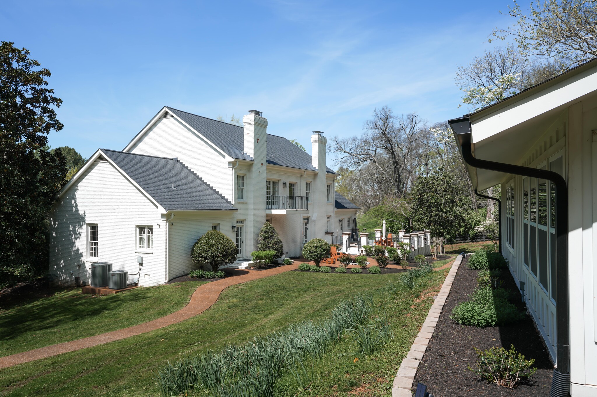 Building Photo - 5360 Hillsboro Pike