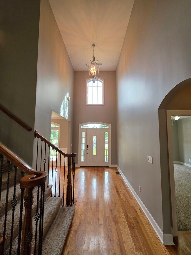 Building Photo - Holiday SPECIAL!! $500 OFF Your Move-In Co...