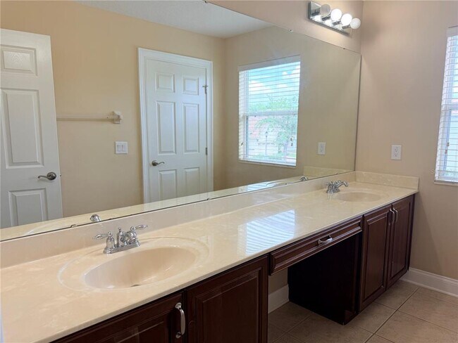 Building Photo - 6935 Brescia Way