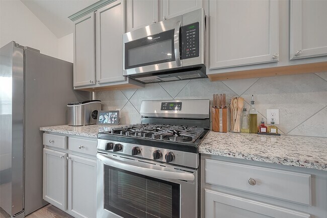 Building Photo - 506 Pecan Landing Ln