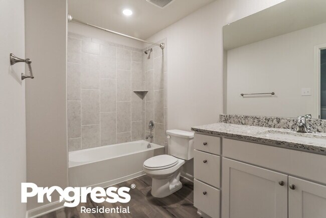 Building Photo - 325 Ridgeland Oak Dr