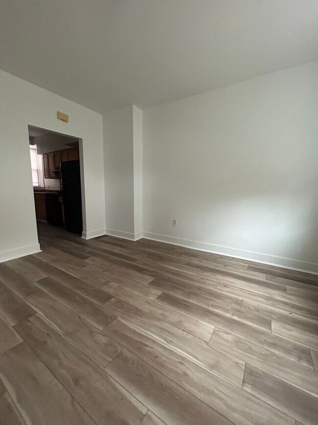 Building Photo - 853-57 N Palm St