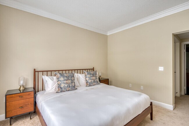 Building Photo - 1449 Main St