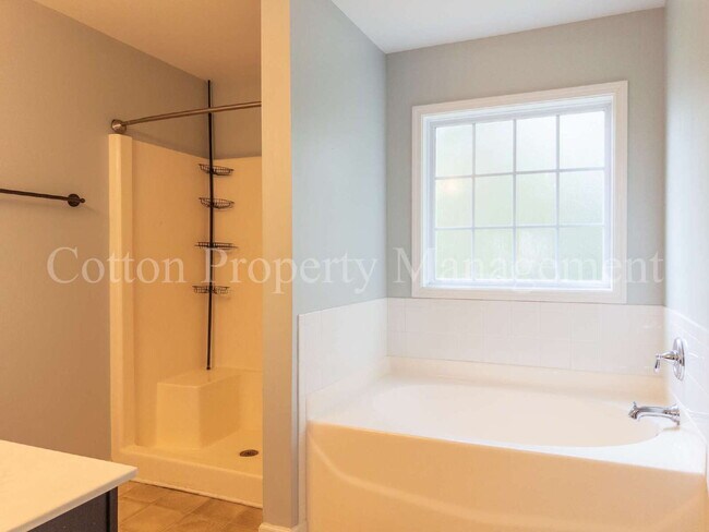 Building Photo - 110 Roughleaf Trail