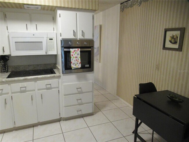 Building Photo - 2468 Florentine Way