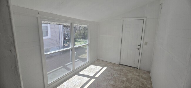 Building Photo - 4 Bedroom Home in the heart of Springfield