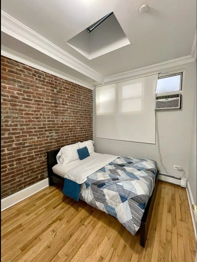 Building Photo - 446 W 50th St