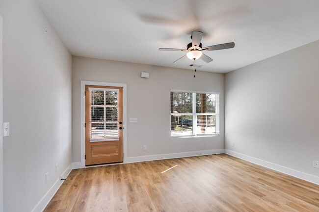 Building Photo - 319 Bledsoe St