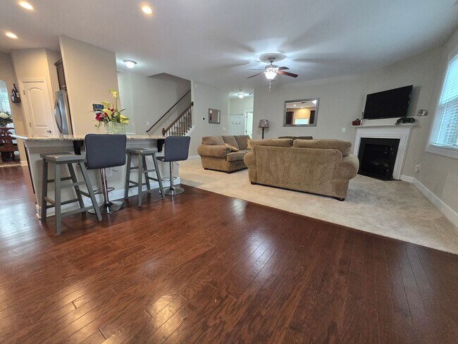 Building Photo - Spacious 4BR + Bonus, 4.5BA Home with 3-Ca...