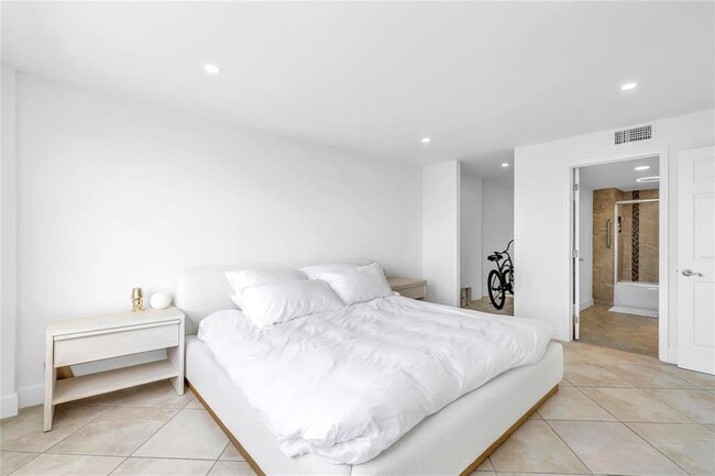 Building Photo - 2750 NE 183rd St