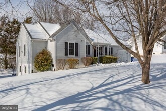 Building Photo - 11806 Camelot Way