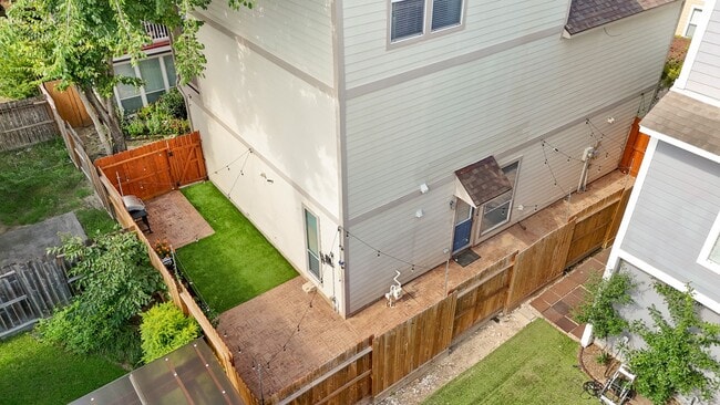 Building Photo - 1413 W 26th St