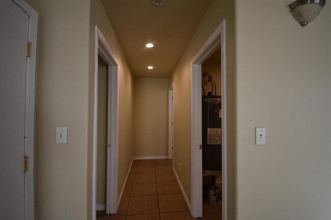 Building Photo - 104 Alyssa Dr