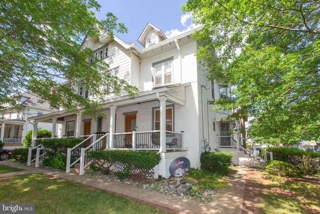 Building Photo - 427 E Main St