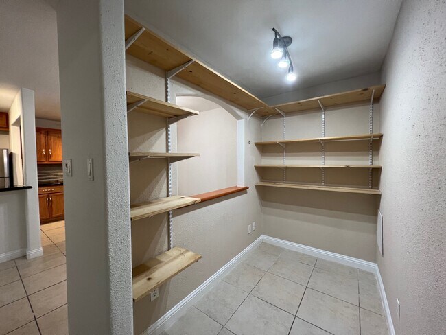 Building Photo - 5550 N Braeswood Blvd