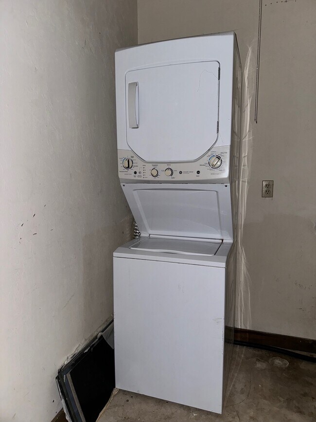 Building Photo - 809 SW 55th Terrace