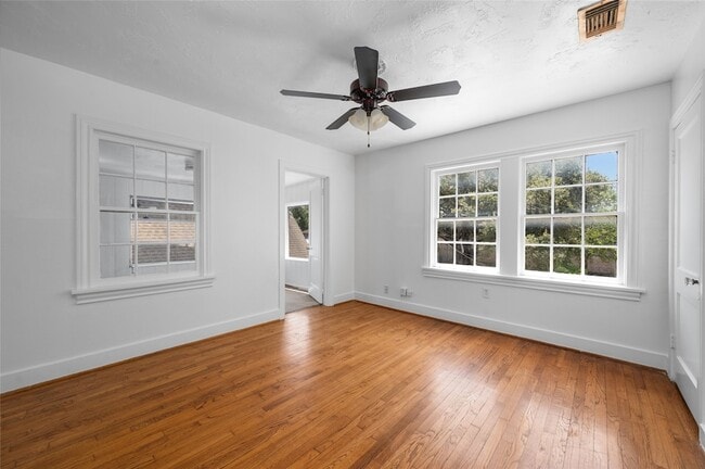 Building Photo - 1955 Lexington St