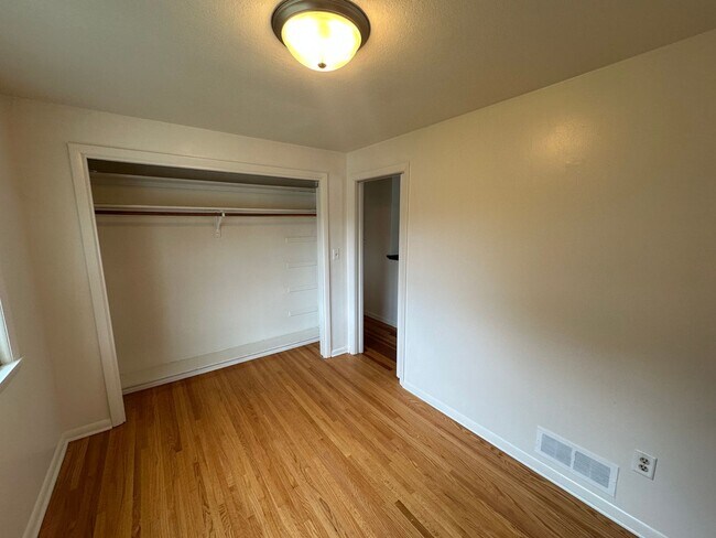 Building Photo - Beautiful Single Family Home Across from L...