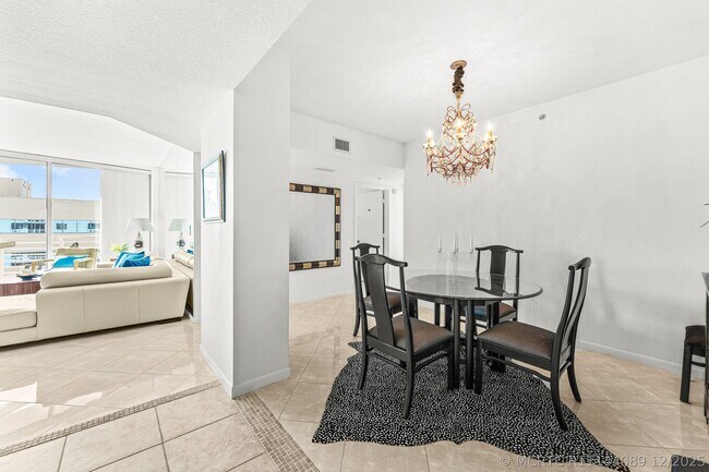 Building Photo - 1551 N Flagler Dr