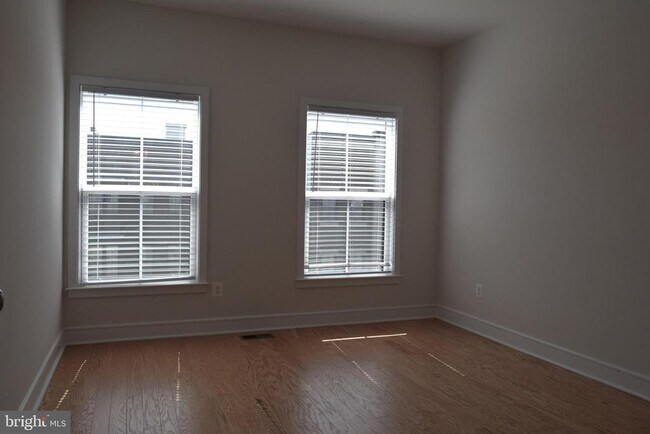 Building Photo - 23079 Sullivans Cove Sq