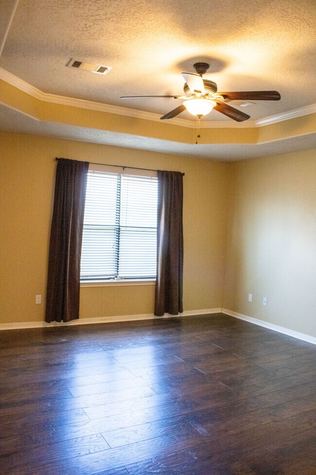 Building Photo - 9550 Thousand Oaks Loop