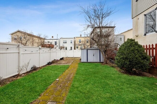 Building Photo - 114 Carlton Ave