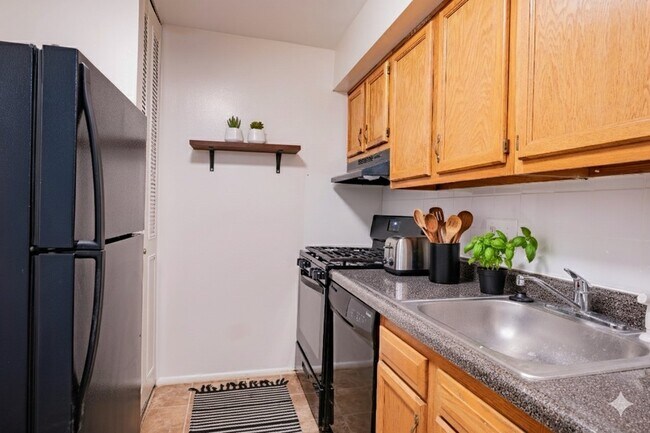 Woodmere 1 Bed Kitchen - Woodmere Apartments