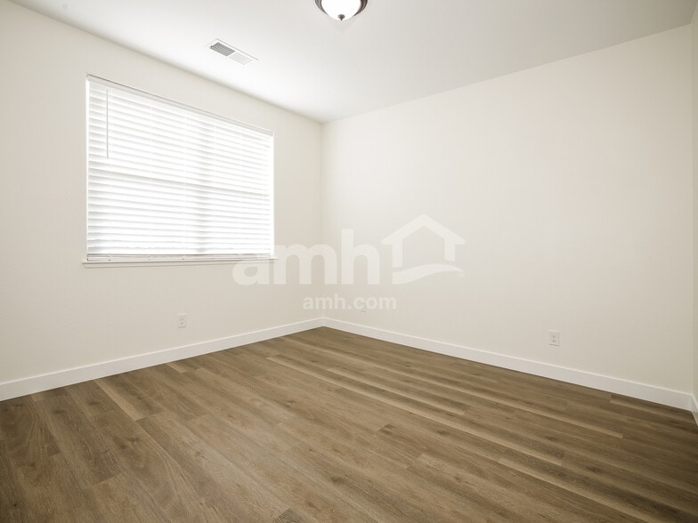 Building Photo - 7039 Cinder Village Dr