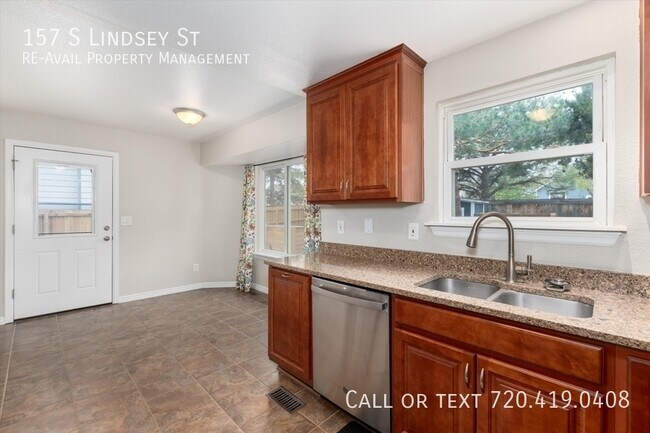 Building Photo - 157 S Lindsey St