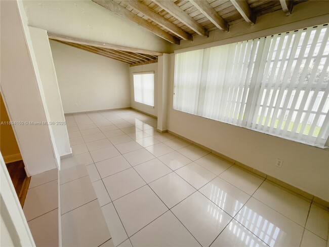 Building Photo - 2290 SW 26th Ln