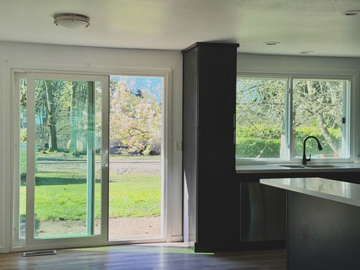 Building Photo - Charming 4BR Home with Huge Yard - W/D and Garage