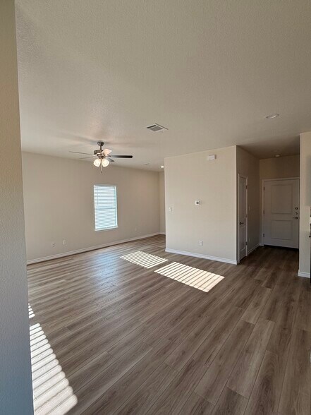 Building Photo - 510 War Admiral Dr