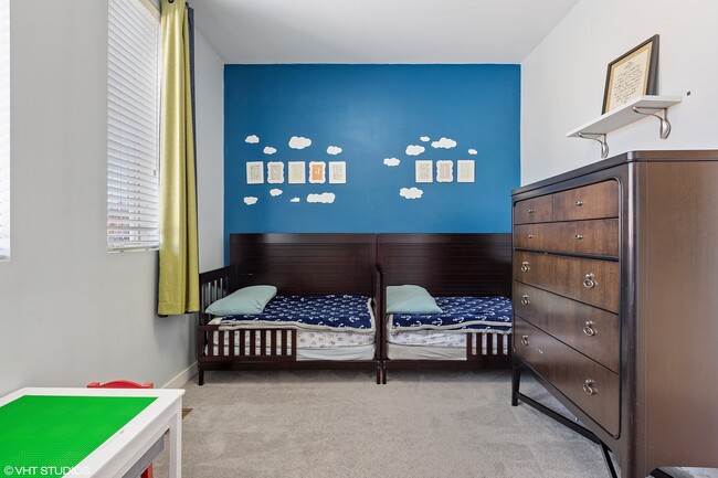 Building Photo - 1240 W Cottage Pl