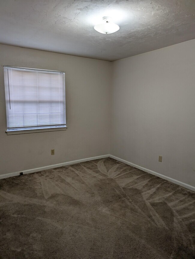 Building Photo - 671 Holyoke Ct