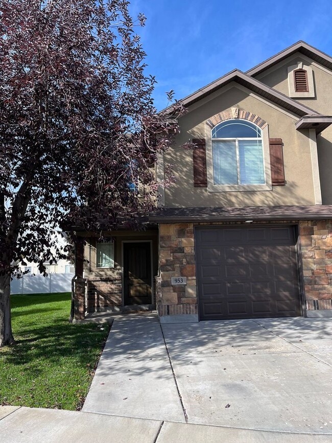 Primary Photo - Rent Reduction & HOA Included! Call Today!...