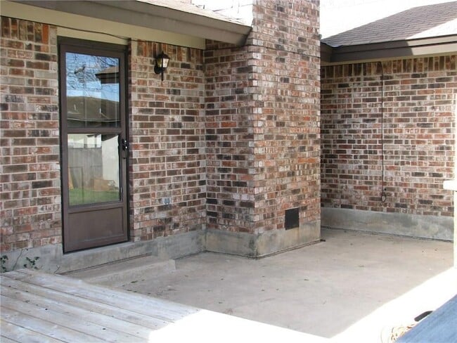 Building Photo - 6509 Skycrest Dr