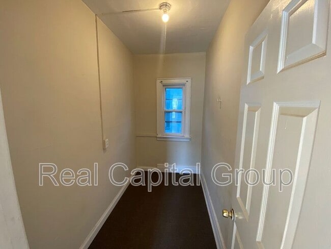 Building Photo - 408 Woodlawn Ave
