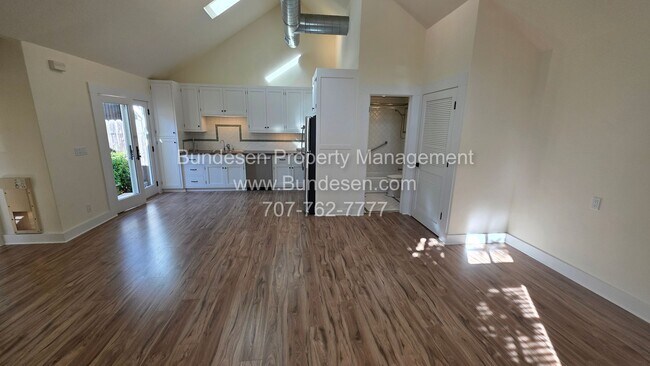 Building Photo - 342 Church St