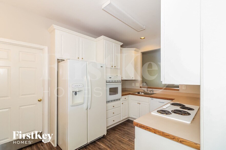 Building Photo - 1595 Pilgrim Way